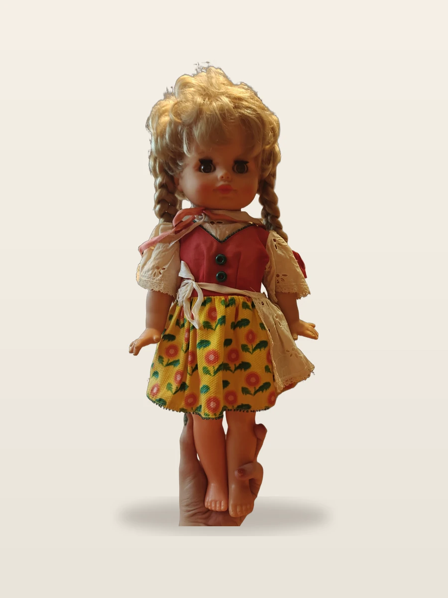 Sonni (ГДР) — кукла в национальном костюме