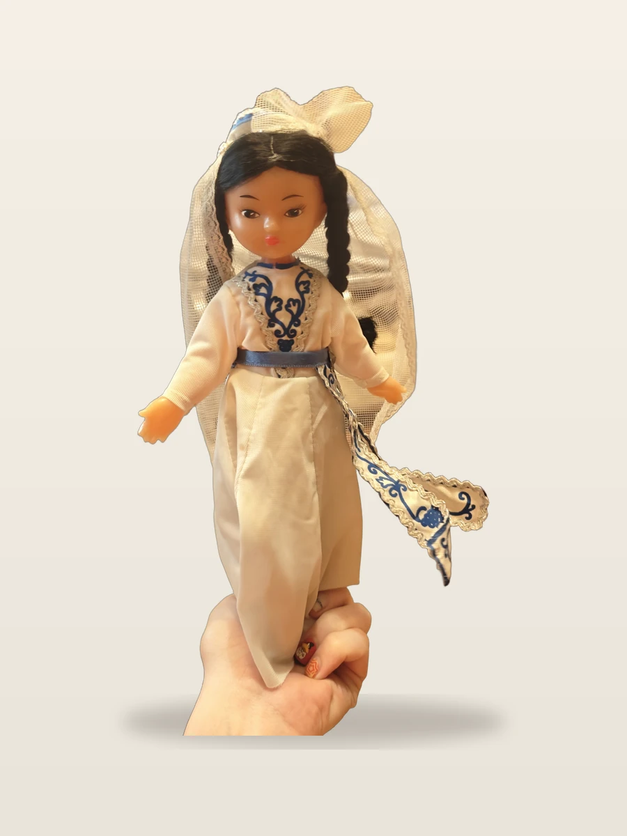Дали — кукла в грузинском костюме